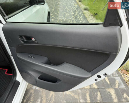 Белый Хендай i30, объемом двигателя 1.6 л и пробегом 164 тыс. км за 7500 $, фото 16 на Automoto.ua