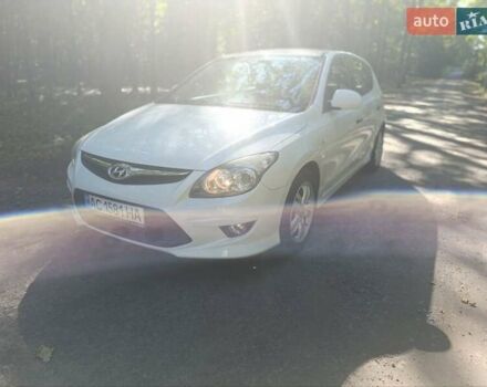 Белый Хендай i30, объемом двигателя 1.58 л и пробегом 213 тыс. км за 6500 $, фото 3 на Automoto.ua