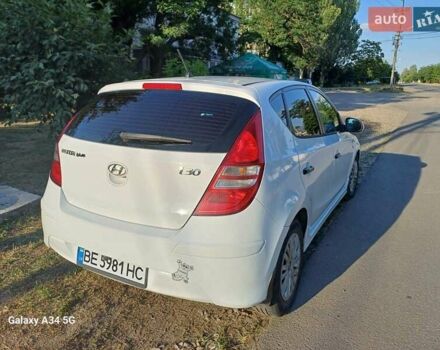 Белый Хендай i30, объемом двигателя 1.58 л и пробегом 289 тыс. км за 5750 $, фото 3 на Automoto.ua