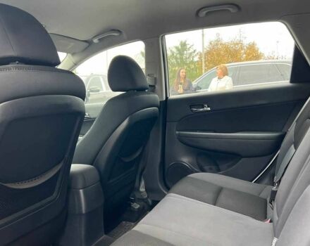 Белый Хендай i30, объемом двигателя 1.6 л и пробегом 250 тыс. км за 5700 $, фото 17 на Automoto.ua