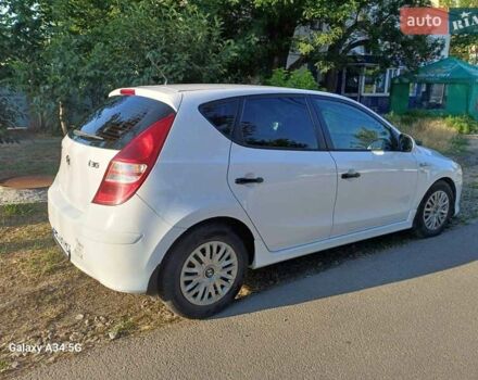 Белый Хендай i30, объемом двигателя 1.58 л и пробегом 289 тыс. км за 5750 $, фото 11 на Automoto.ua