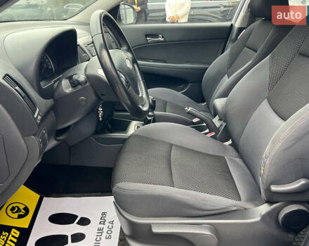 Белый Хендай i30, объемом двигателя 1.58 л и пробегом 250 тыс. км за 5700 $, фото 18 на Automoto.ua