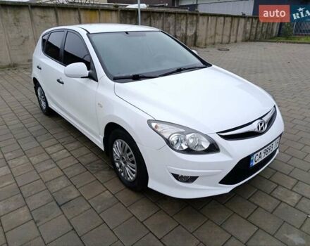 Белый Хендай i30, объемом двигателя 1.6 л и пробегом 171 тыс. км за 7650 $, фото 7 на Automoto.ua
