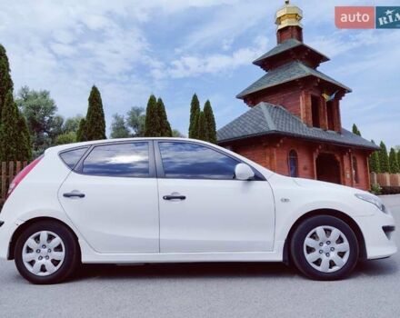 Белый Хендай i30, объемом двигателя 1.6 л и пробегом 163 тыс. км за 6500 $, фото 1 на Automoto.ua