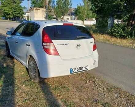 Белый Хендай i30, объемом двигателя 1.58 л и пробегом 289 тыс. км за 5750 $, фото 2 на Automoto.ua