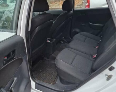 Белый Хендай i30, объемом двигателя 1.4 л и пробегом 234 тыс. км за 6600 $, фото 14 на Automoto.ua