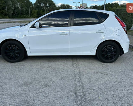 Білий Хендай i30, об'ємом двигуна 1.6 л та пробігом 123 тис. км за 8200 $, фото 4 на Automoto.ua