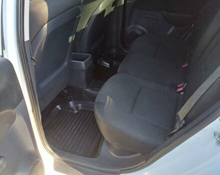 Белый Хендай i30, объемом двигателя 1.58 л и пробегом 289 тыс. км за 5750 $, фото 6 на Automoto.ua