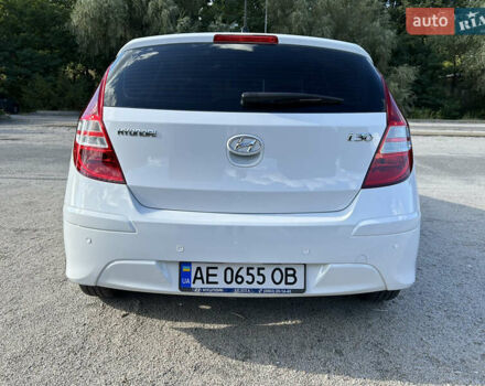 Білий Хендай i30, об'ємом двигуна 1.6 л та пробігом 123 тис. км за 8200 $, фото 3 на Automoto.ua