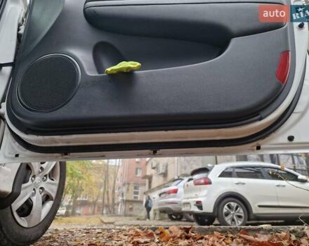 Белый Хендай i30, объемом двигателя 1.4 л и пробегом 234 тыс. км за 6600 $, фото 18 на Automoto.ua