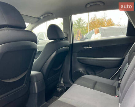 Белый Хендай i30, объемом двигателя 1.58 л и пробегом 250 тыс. км за 5700 $, фото 17 на Automoto.ua