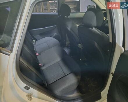 Білий Хендай i30, об'ємом двигуна 1.59 л та пробігом 170 тис. км за 6000 $, фото 6 на Automoto.ua