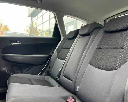 Белый Хендай i30, объемом двигателя 1.6 л и пробегом 250 тыс. км за 5700 $, фото 16 на Automoto.ua