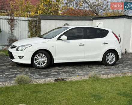 Белый Хендай i30, объемом двигателя 1.6 л и пробегом 164 тыс. км за 7500 $, фото 3 на Automoto.ua