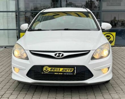 Белый Хендай i30, объемом двигателя 1.6 л и пробегом 250 тыс. км за 5700 $, фото 1 на Automoto.ua