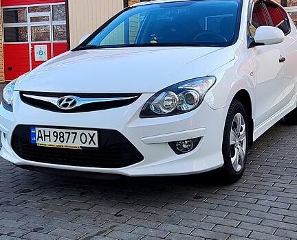 Білий Хендай i30, об'ємом двигуна 1.4 л та пробігом 93 тис. км за 7500 $, фото 5 на Automoto.ua