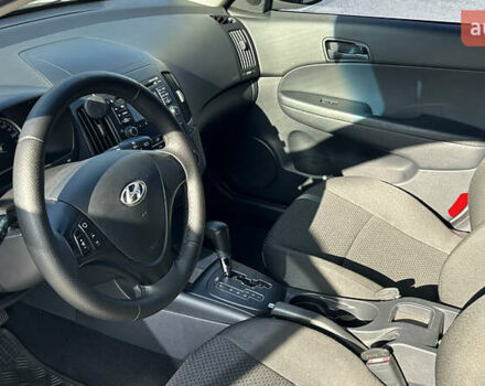 Білий Хендай i30, об'ємом двигуна 1.6 л та пробігом 123 тис. км за 8200 $, фото 7 на Automoto.ua