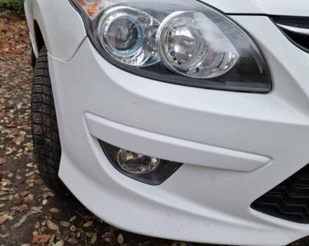 Белый Хендай i30, объемом двигателя 1.4 л и пробегом 234 тыс. км за 6600 $, фото 5 на Automoto.ua