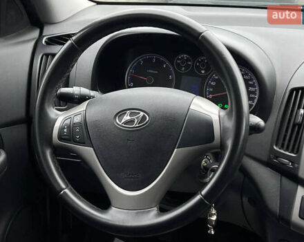 Белый Хендай i30, объемом двигателя 1.58 л и пробегом 250 тыс. км за 5700 $, фото 13 на Automoto.ua
