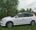 Белый Хендай i30, объемом двигателя 1.4 л и пробегом 250 тыс. км за 6500 $, фото 1 на Automoto.ua