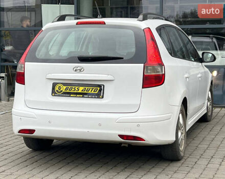 Белый Хендай i30, объемом двигателя 1.58 л и пробегом 250 тыс. км за 5700 $, фото 6 на Automoto.ua