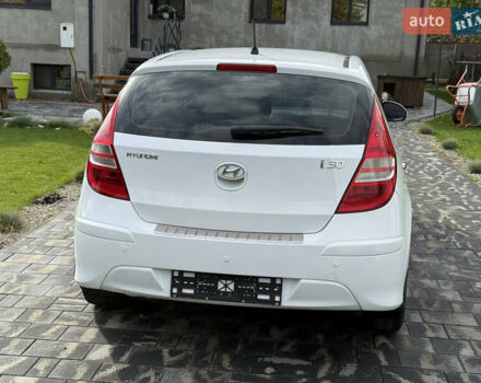 Белый Хендай i30, объемом двигателя 1.6 л и пробегом 164 тыс. км за 7500 $, фото 7 на Automoto.ua