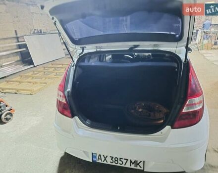 Білий Хендай i30, об'ємом двигуна 1.59 л та пробігом 170 тис. км за 6000 $, фото 5 на Automoto.ua