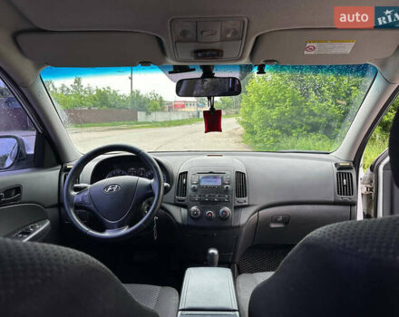 Білий Хендай i30, об'ємом двигуна 1.6 л та пробігом 225 тис. км за 7000 $, фото 4 на Automoto.ua