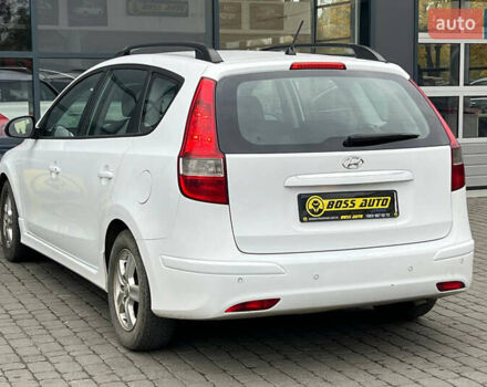 Белый Хендай i30, объемом двигателя 1.58 л и пробегом 250 тыс. км за 5700 $, фото 4 на Automoto.ua