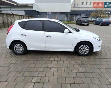 Белый Хендай i30, объемом двигателя 1.6 л и пробегом 171 тыс. км за 7650 $, фото 14 на Automoto.ua