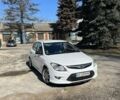 Білий Хендай i30, об'ємом двигуна 1.4 л та пробігом 177 тис. км за 6000 $, фото 3 на Automoto.ua