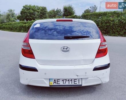 Белый Хендай i30, объемом двигателя 1.6 л и пробегом 163 тыс. км за 6500 $, фото 6 на Automoto.ua