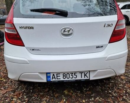 Белый Хендай i30, объемом двигателя 1.4 л и пробегом 234 тыс. км за 6600 $, фото 4 на Automoto.ua
