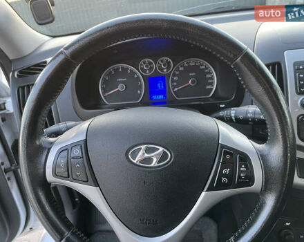 Білий Хендай i30, об'ємом двигуна 1.6 л та пробігом 205 тис. км за 6300 $, фото 8 на Automoto.ua