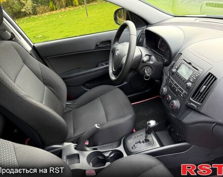 Белый Хендай i30, объемом двигателя 1.6 л и пробегом 164 тыс. км за 7500 $, фото 4 на Automoto.ua