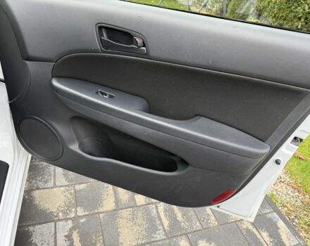Білий Хендай i30, об'ємом двигуна 1.6 л та пробігом 164 тис. км за 7500 $, фото 15 на Automoto.ua
