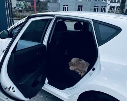 Белый Хендай i30, объемом двигателя 1.6 л и пробегом 236 тыс. км за 7300 $, фото 5 на Automoto.ua