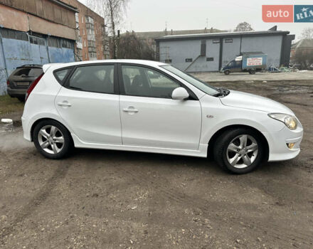 Белый Хендай i30, объемом двигателя 1.58 л и пробегом 180 тыс. км за 7300 $, фото 8 на Automoto.ua