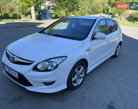 Белый Хендай i30, объемом двигателя 1.58 л и пробегом 263 тыс. км за 6500 $, фото 2 на Automoto.ua