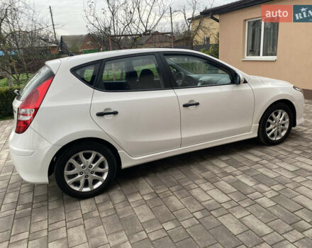 Белый Хендай i30, объемом двигателя 1.6 л и пробегом 135 тыс. км за 7190 $, фото 6 на Automoto.ua