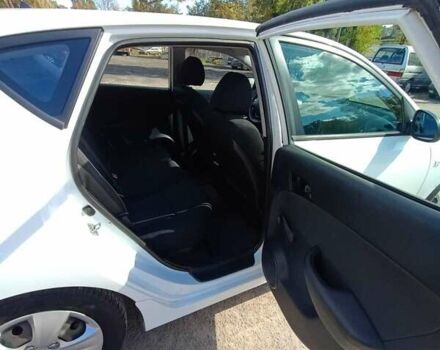 Белый Хендай i30, объемом двигателя 1.4 л и пробегом 248 тыс. км за 7000 $, фото 15 на Automoto.ua