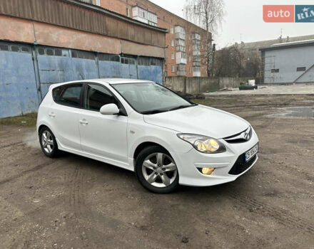 Белый Хендай i30, объемом двигателя 1.58 л и пробегом 180 тыс. км за 7300 $, фото 5 на Automoto.ua