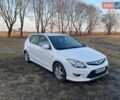 Белый Хендай i30, объемом двигателя 1.58 л и пробегом 261 тыс. км за 5500 $, фото 1 на Automoto.ua