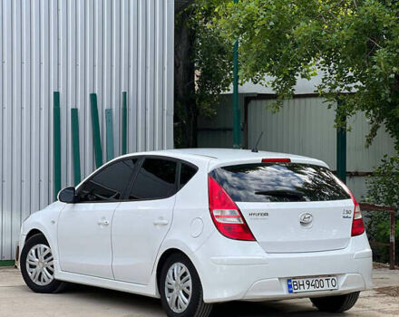 Белый Хендай i30, объемом двигателя 1.58 л и пробегом 258 тыс. км за 6200 $, фото 3 на Automoto.ua
