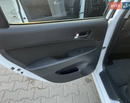 Білий Хендай i30, об'ємом двигуна 1.6 л та пробігом 205 тис. км за 6300 $, фото 10 на Automoto.ua