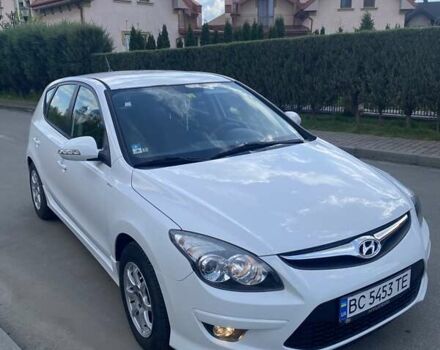 Белый Хендай i30, объемом двигателя 1.6 л и пробегом 191 тыс. км за 6800 $, фото 2 на Automoto.ua