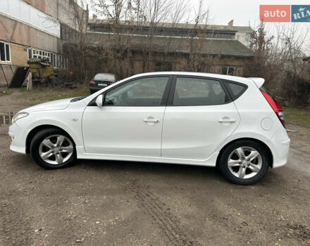 Белый Хендай i30, объемом двигателя 1.58 л и пробегом 180 тыс. км за 7300 $, фото 15 на Automoto.ua