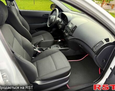 Белый Хендай i30, объемом двигателя 1.6 л и пробегом 164 тыс. км за 7500 $, фото 5 на Automoto.ua