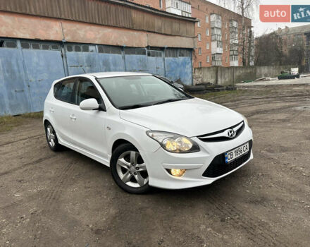 Белый Хендай i30, объемом двигателя 1.58 л и пробегом 180 тыс. км за 7300 $, фото 3 на Automoto.ua