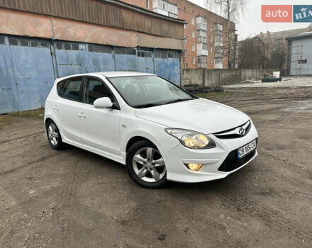 Белый Хендай i30, объемом двигателя 1.58 л и пробегом 180 тыс. км за 7300 $, фото 4 на Automoto.ua